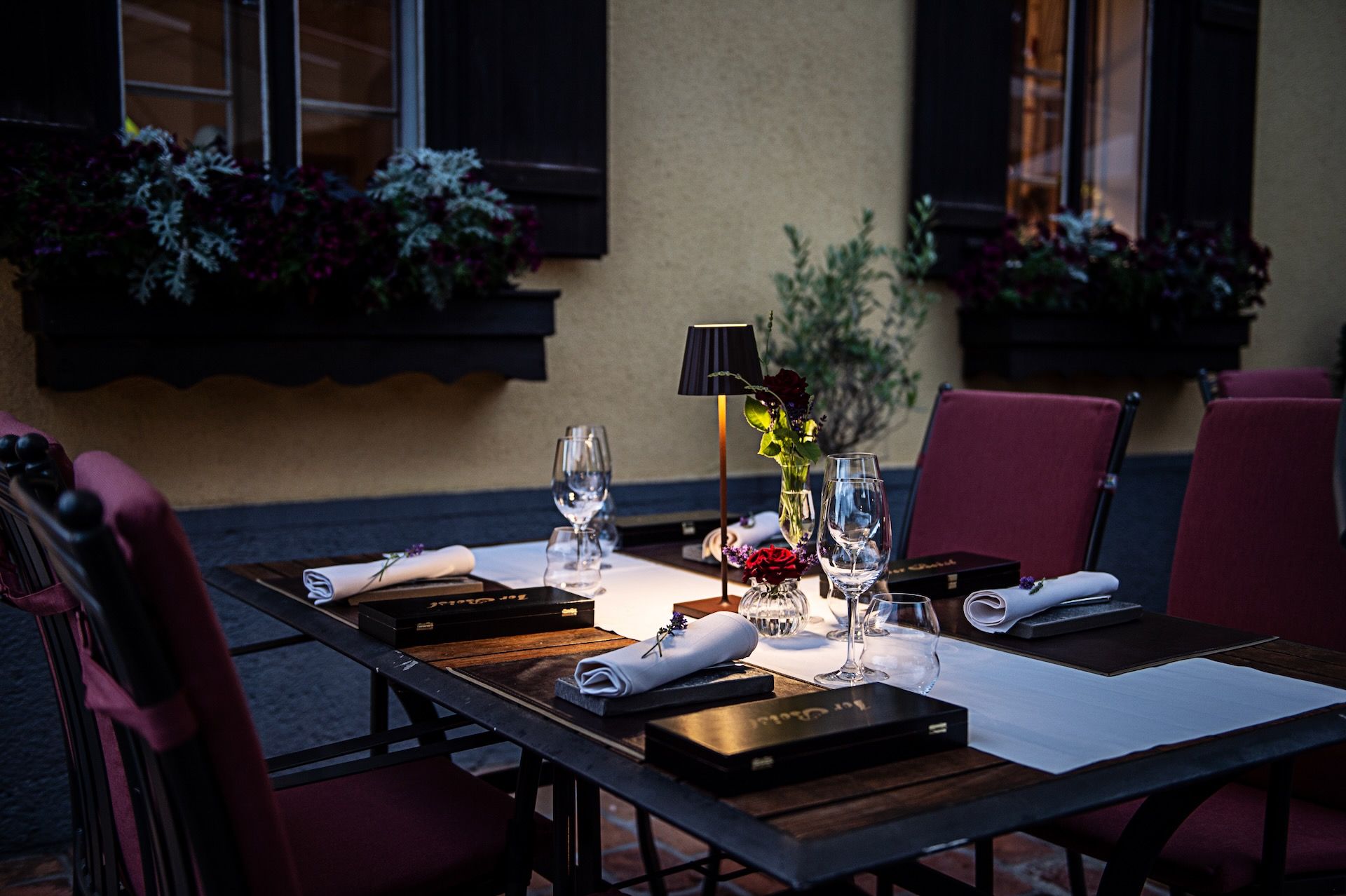 1er Beisl Außenbereich Tisch